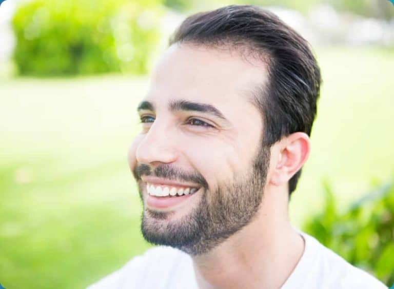 The Role Of Veneers And Whitening In A Hollywood Smile