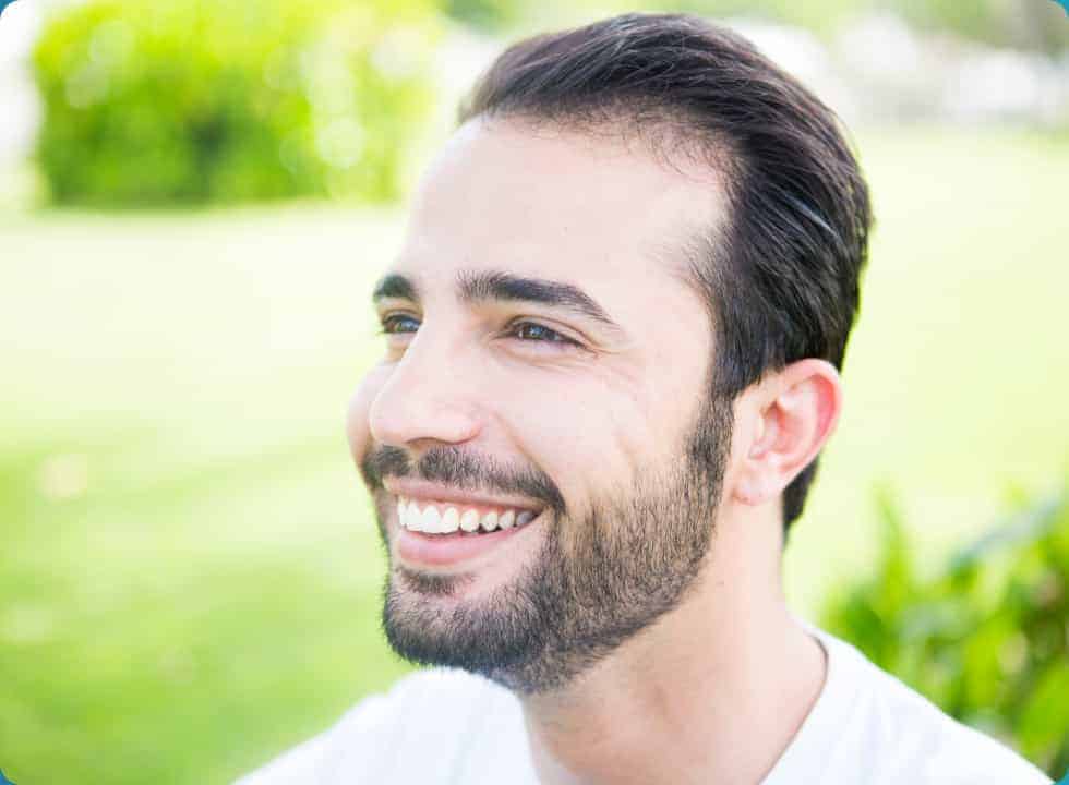 The Role Of Veneers And Whitening In A Hollywood Smile